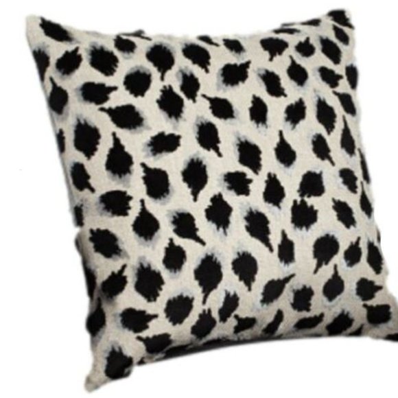 Canaan Velvet Animal Print Pillow 20" X 20" NWT Accent Decor Couch Living Room - Picture 2 of 2
